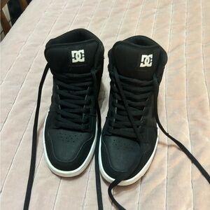 Men’s 6.5 or Women’s 8 DC High Tops